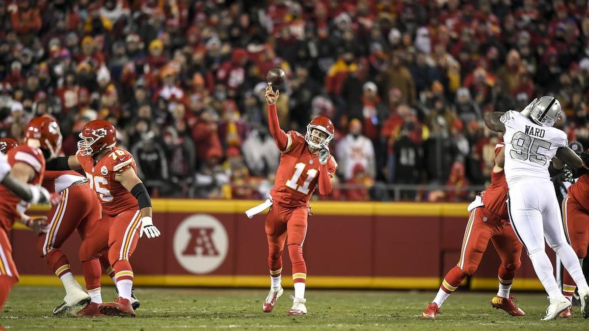 The Chiefs have won five straight over Oakland.
