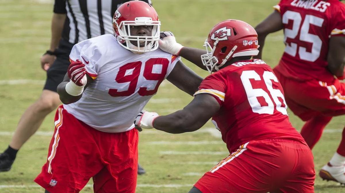 
Kansas City Chiefs defensive tackle Rakeem Nunez-Roches (left) battled the block of guard Ben Grubbs during training camp in St. Joseph.
