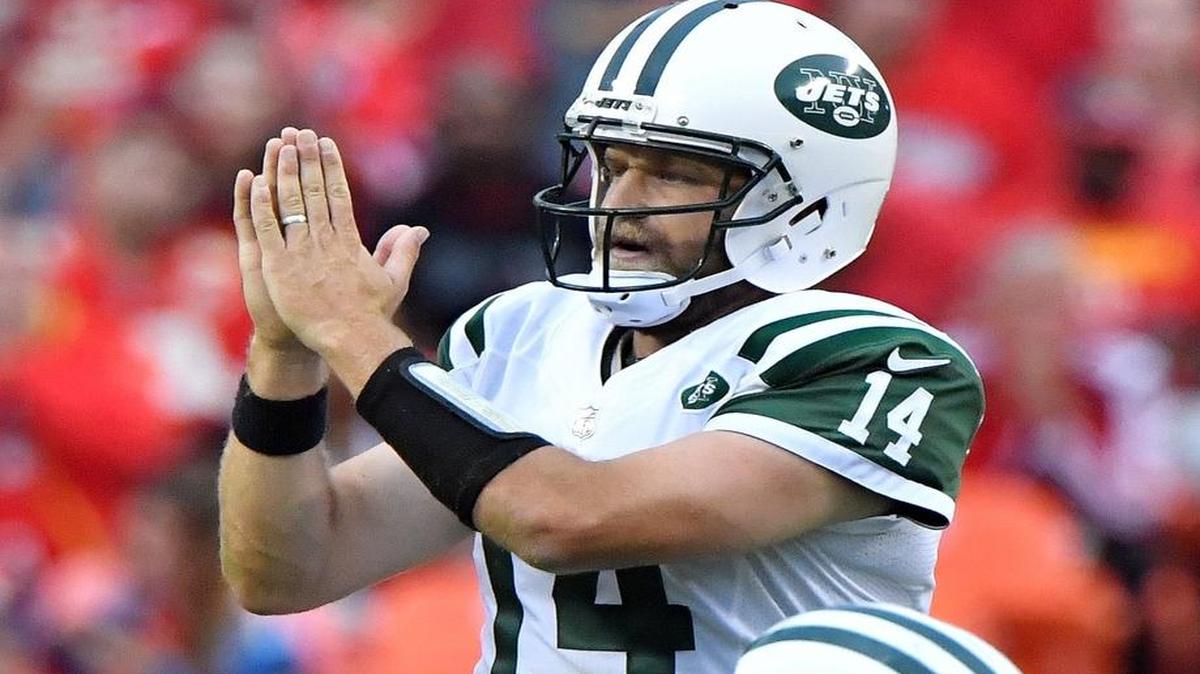New York Jets quarterback Ryan Fitzpatrick wasn’t praying. He was signaling at the line of scrimmage in the fourth quarter of Sunday’s game against the Kansas City Chiefs.