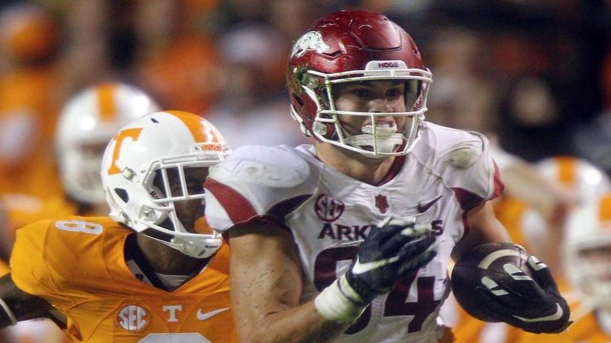 Hunter Henry (right) of Arkansas has the tools to be a very good NFL tight end.