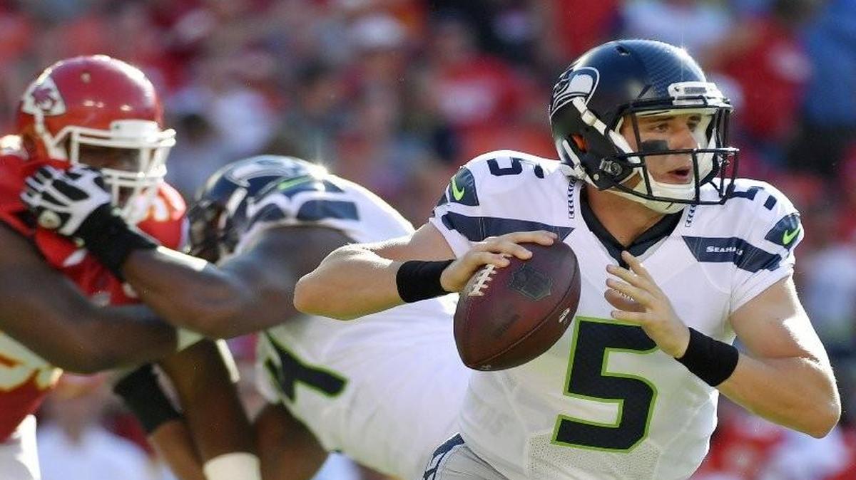 Seahawks quarterback Jake Heaps looked for an open man during Saturday’s preseason game against the Chiefs.