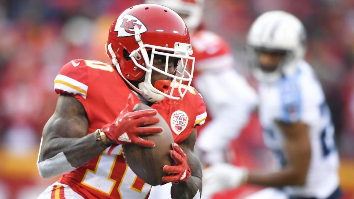 Chiefs receiver Tyreek Hill caught seven passes for 87 yards Saturday against the Titans, but he only had two catches for 3 yards in the second half.