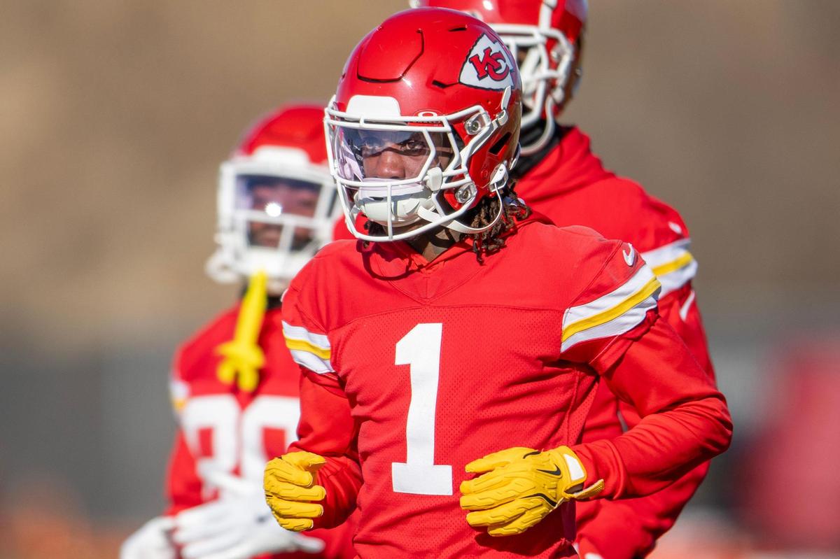 Kansas City Chiefs wide receiver Xavier Worthy (1) warms up during practice at the Chiefs’ training facility on Thursday, Dec. 12, 2024, in Kansas City.