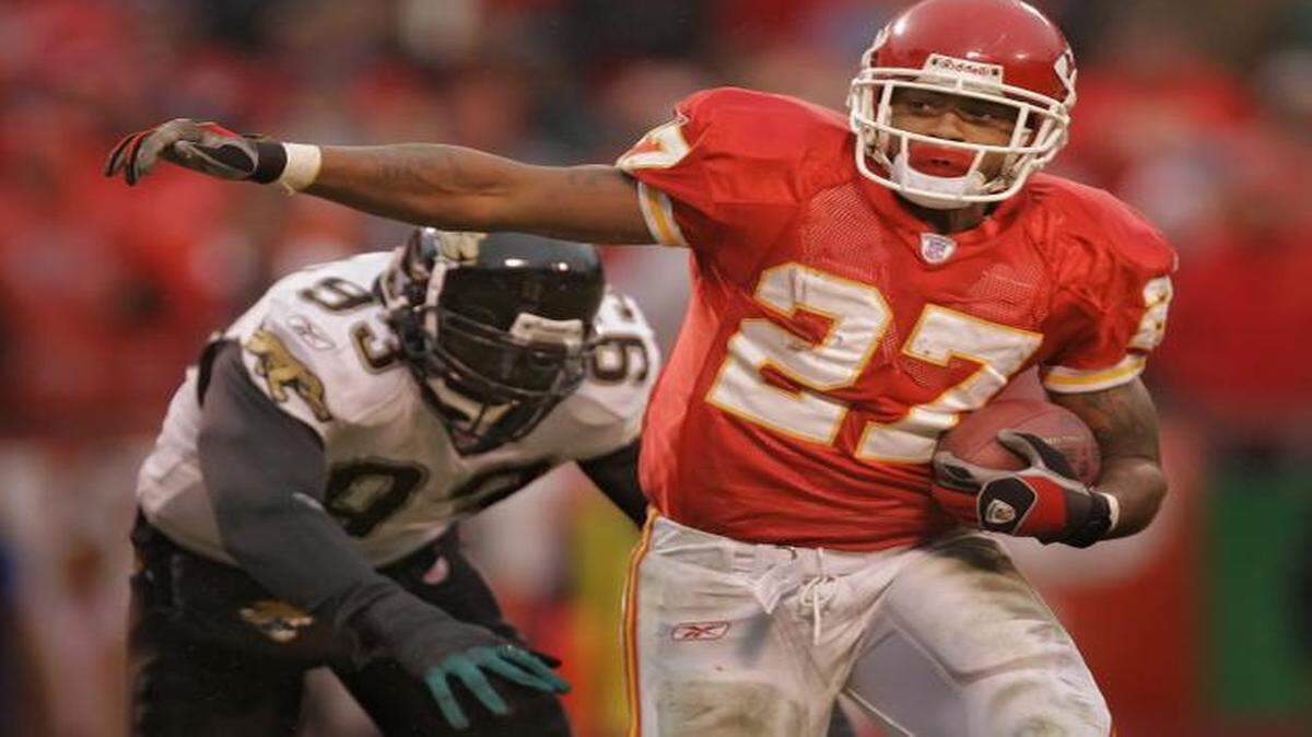 
Larry Johnson and the 2006 Chiefs took care of business in a situation similar to the one in which the current team finds itself this weekend ... and got the help they needed to reach the postseason.
