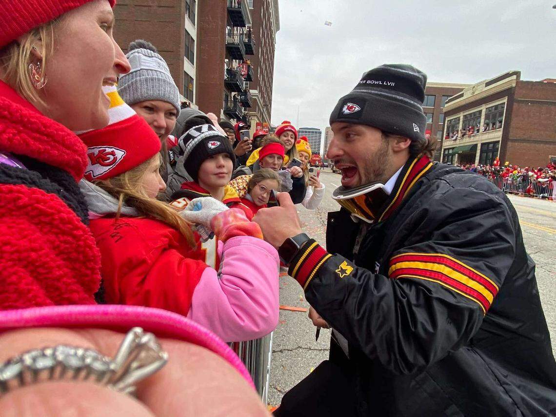 Kansas City Chiefs tight end Noah Gray talks with Azalea Helgerud during the Chiefs’ Super Bowl LVII parade on Feb. 15, 2023 in Kansas City.