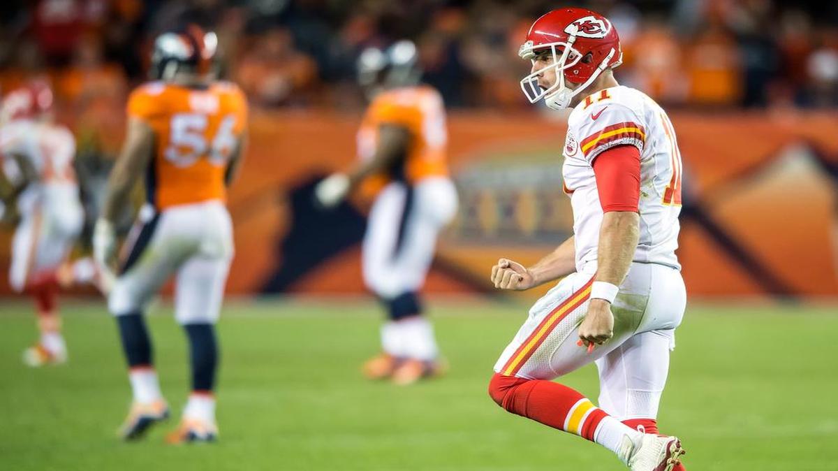 Alex Smith (right) did a little celebrating after his 80-yard scoring pass Chiefs running back Charcandrick West in the fourth quarter on Sunday.