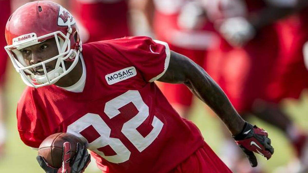 
Kansas City Chiefs wide receiver Dwayne Bowe ran after a catch on Friday morning during Kansas City Chiefs summer training camp practice at Missouri Western State University in St. Joseph, Mo.
