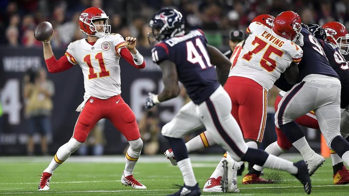 Kansas City Chiefs quarterback Alex Smith (11) threw for 324 yards against the Houston Texans in NFL action on Sunday night, October 8, 2017 at NRG Stadium in Houston, Texas.
