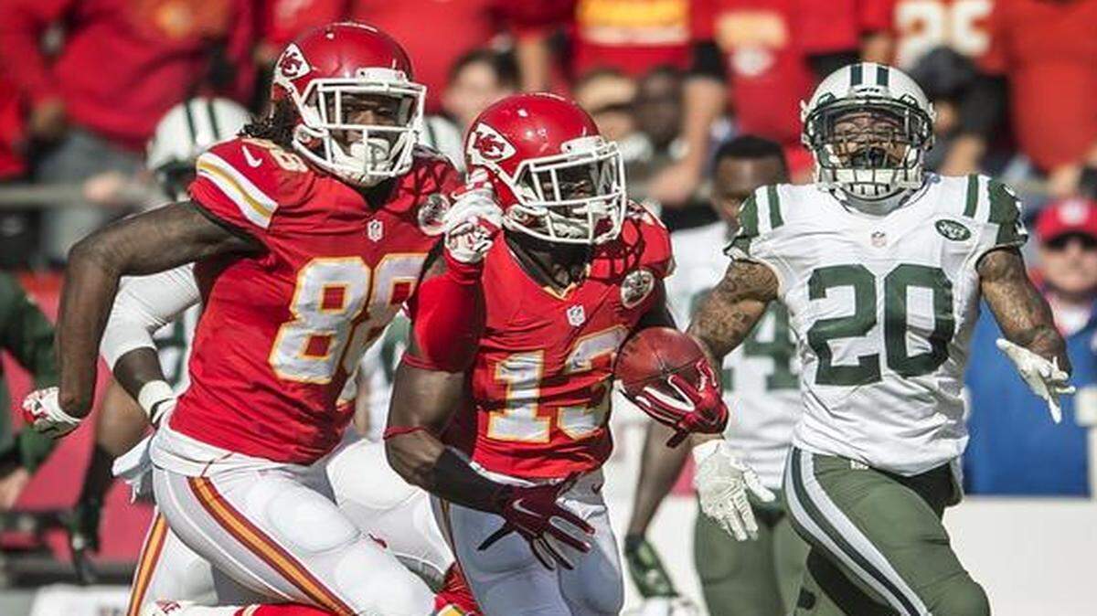 
De’Anthony Thomas (center) ran back a kickoff for 78 yards against the Jets on Nov. 2.
