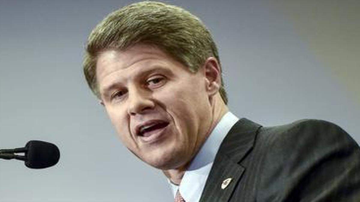 
Clark Hunt, the chairman of the Chiefs, remains hopeful that Kansas City’s decision to surrender its home-field advantage against the Detroit Lions on Nov. 1 to instead play in the game London will take care of an obligation under NFL rules that a team that plays host to a Super Bowl also host an overseas game.
