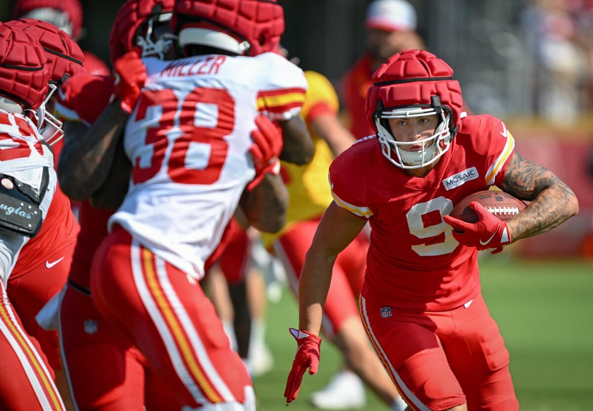 Chiefs running back Louis Rees-Zammit (9) runs with the ball during training camp at Missouri Western State University on Monday, Aug. 5, 2024, in St. Joseph.