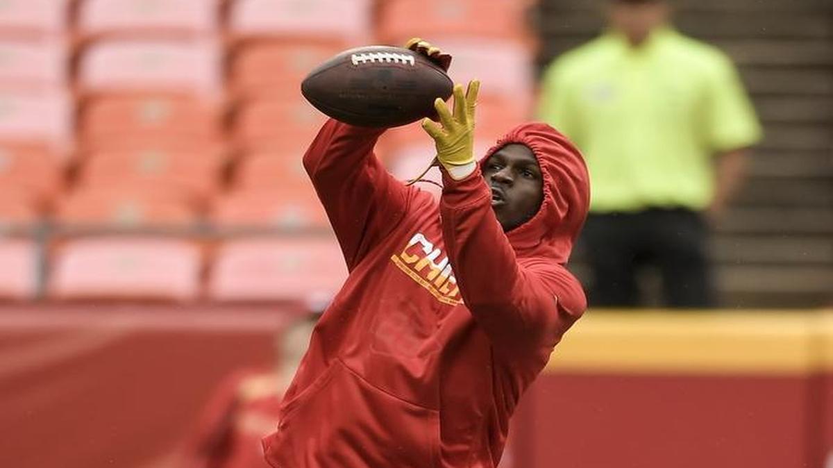 Chiefs running back Jamaal Charles ran pass routes during pregame warmups prior to the game against the Jets on Sunday at Arrowhead Stadium.