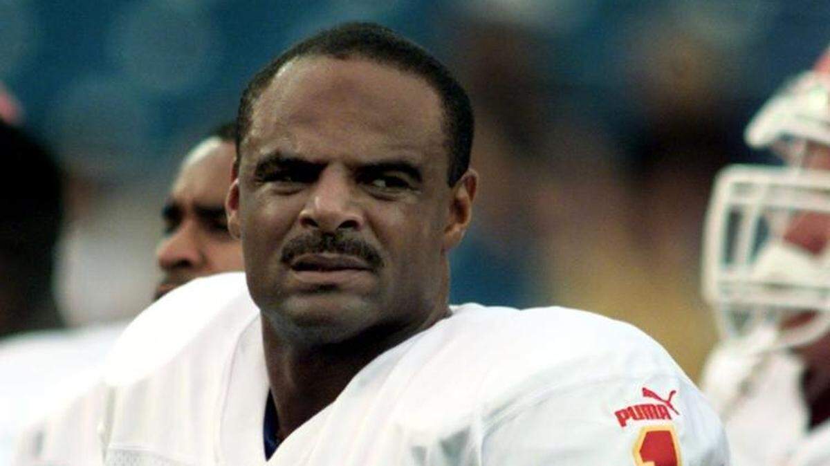 Warren Moon played for the Chiefs in 1999 and 2000.