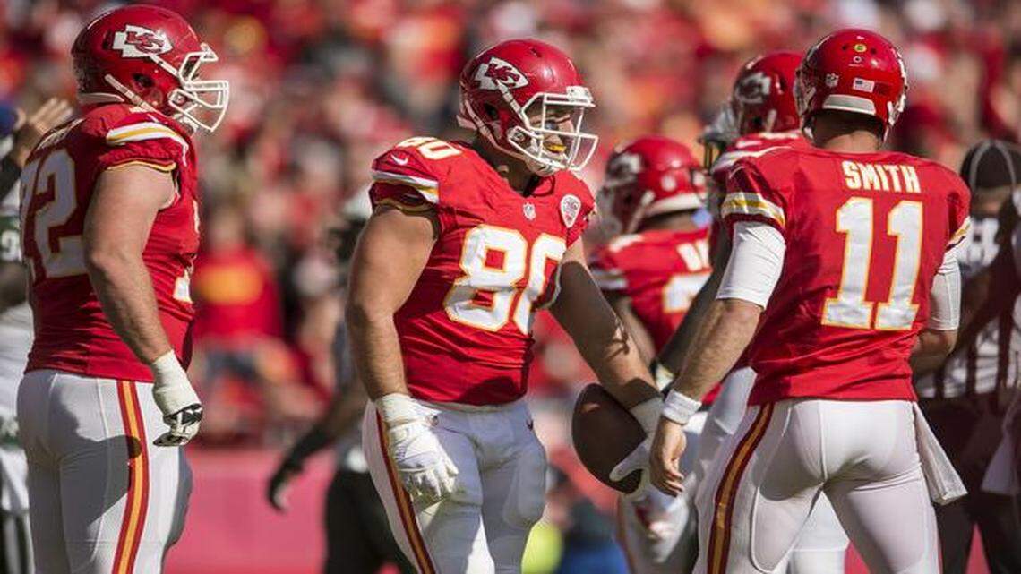 
Kansas City Chiefs tight end Anthony Fasano (80) smiled at his first quarter touchdown catch, caught off of a deflection, during NFL action against the New York Jets on November 2, 2014 at Arrowhead Stadium in Kansas City, Mo. The Chiefs won 24-10.
