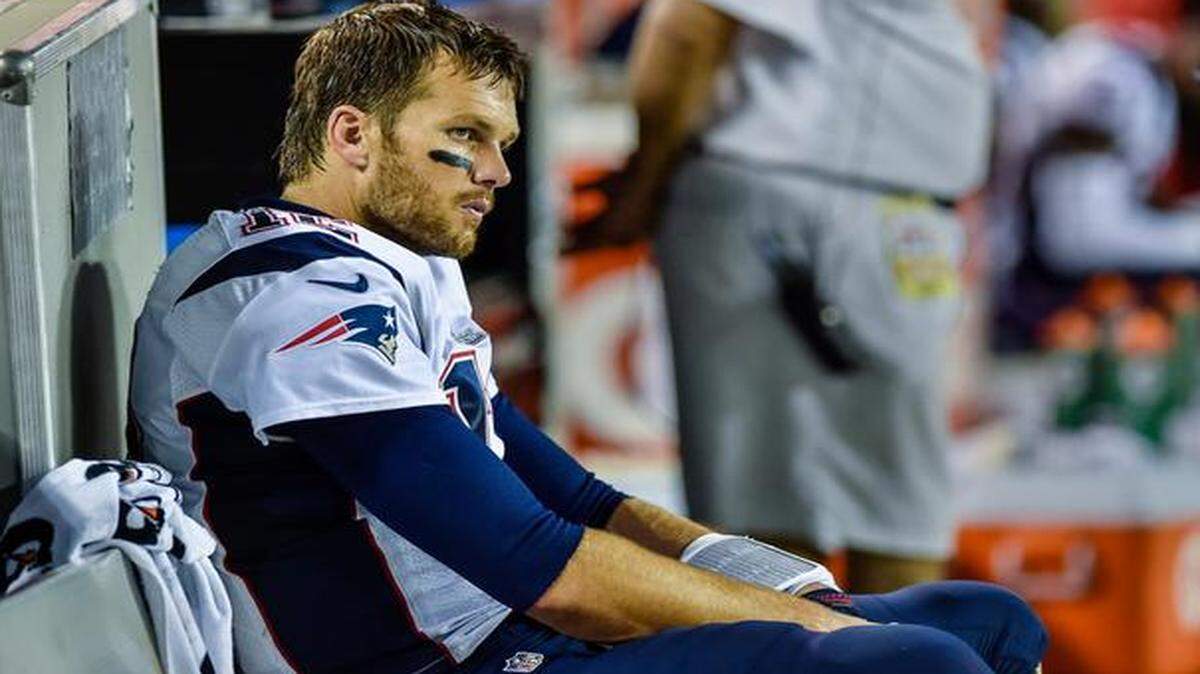 
Patriots quarterback Tom Brady was pulled in the fourth quarter after throwing two interceptions and completing only 14 passes for 159 yards.
