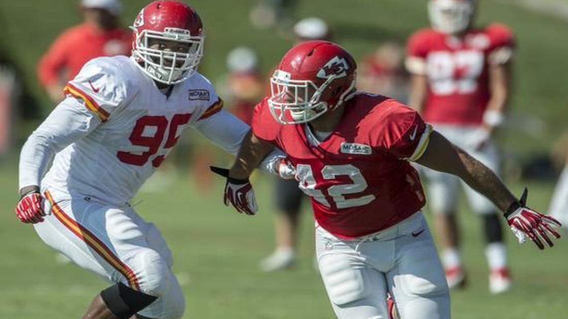 
Kansas City Chiefs linebacker Josh Martin covered fullback Anthony Sherman out of the backfield at a recent training-camp practice.
