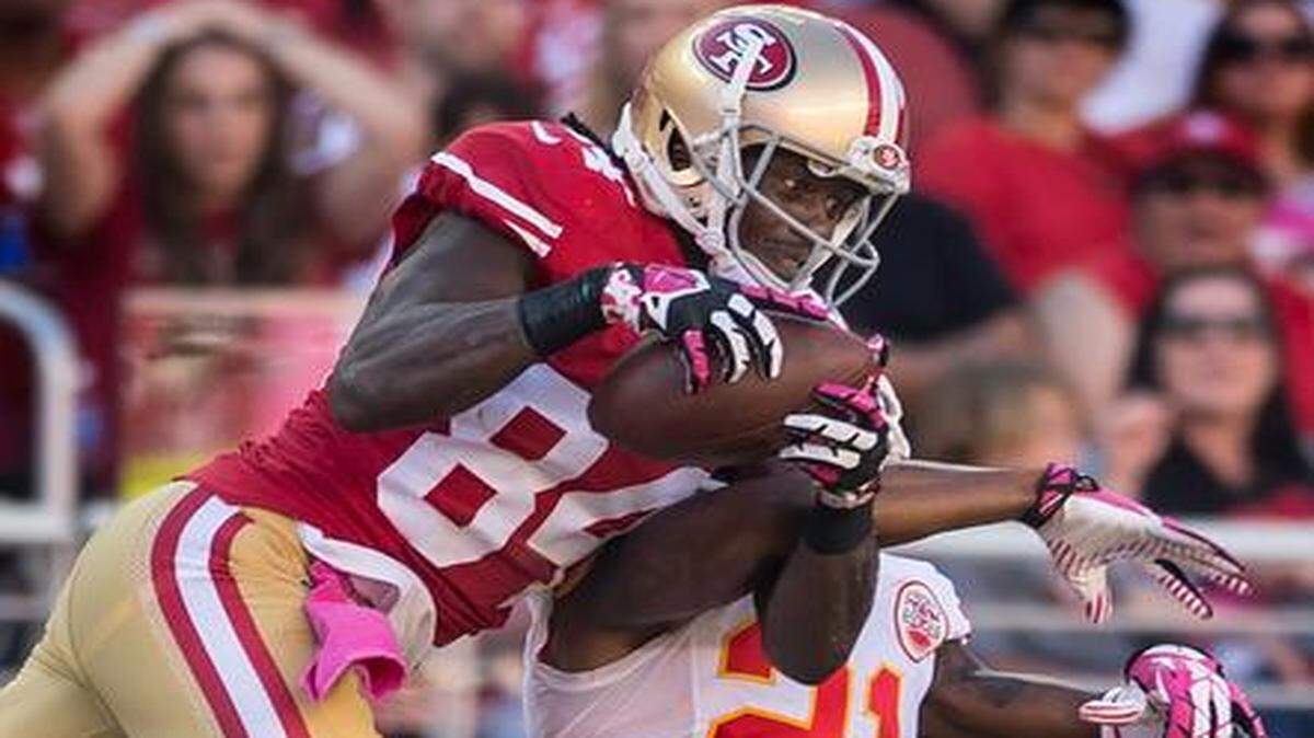 
San Francisco 49ers wide receiver Brandon Lloyd (84) made a leaping catch on third down and 9 over Chiefs cornerback Sean Smith (21) for a 38-yard gain in the fourth quarter Sunday at Levi’s Stadium in Santa Clara, Calif. The 49ers won, 22-17.
