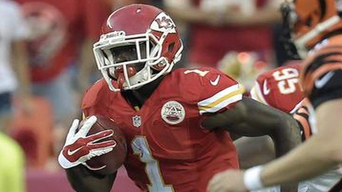 
Kansas City Chiefs De’Anthony Thomas (1) returned a punt for an 80-yard touchdown in the first quarter of Thursday’s preseason football game against the Cincinnati Bengals at Arrowhead Stadium in Kansas City, Mo.
