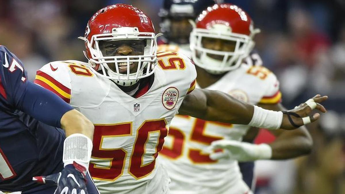 Outside linebacker Justin Houston (right) has the Chiefs’ highest salary cap number at $19.1 million for 2016.