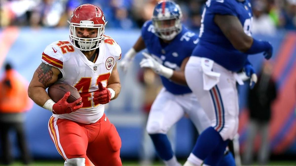 He doesn’t get a lot of carries or receptions in coach Andy Reid’s offense, but Chiefs coaches and teammates appreciate all that veteran fullback Anthony Sherman brings to the team.