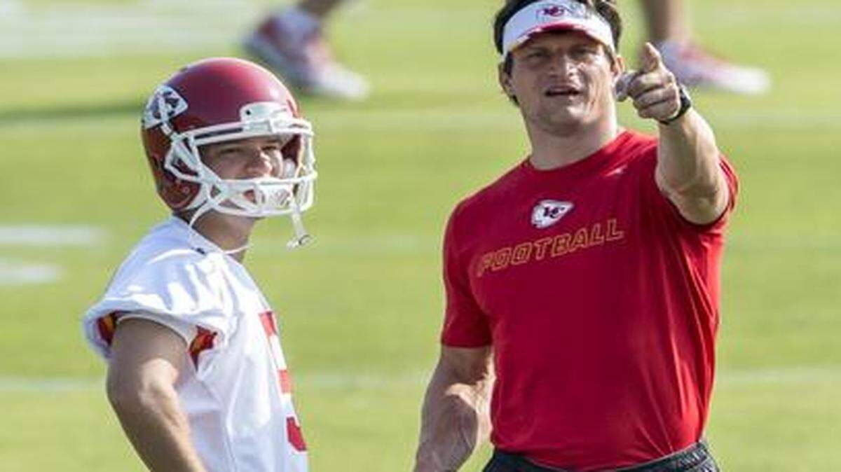 
Chiefs kicker Cairo Santos (left) listened to Chiefs assistant special teams coach Brock Olivo in Monday’s training camp practice in St. Joseph.
