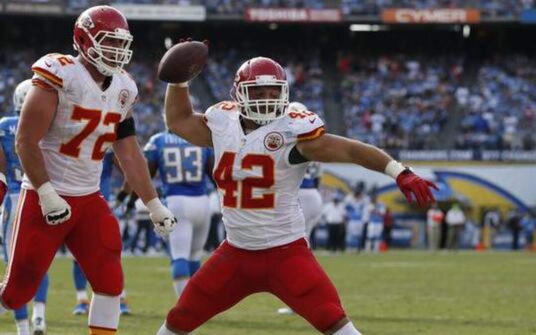 
Kansas City Chiefs fullback Anthony Sherman celebrated after scoring a touchdown Sunday against the Chargers.
