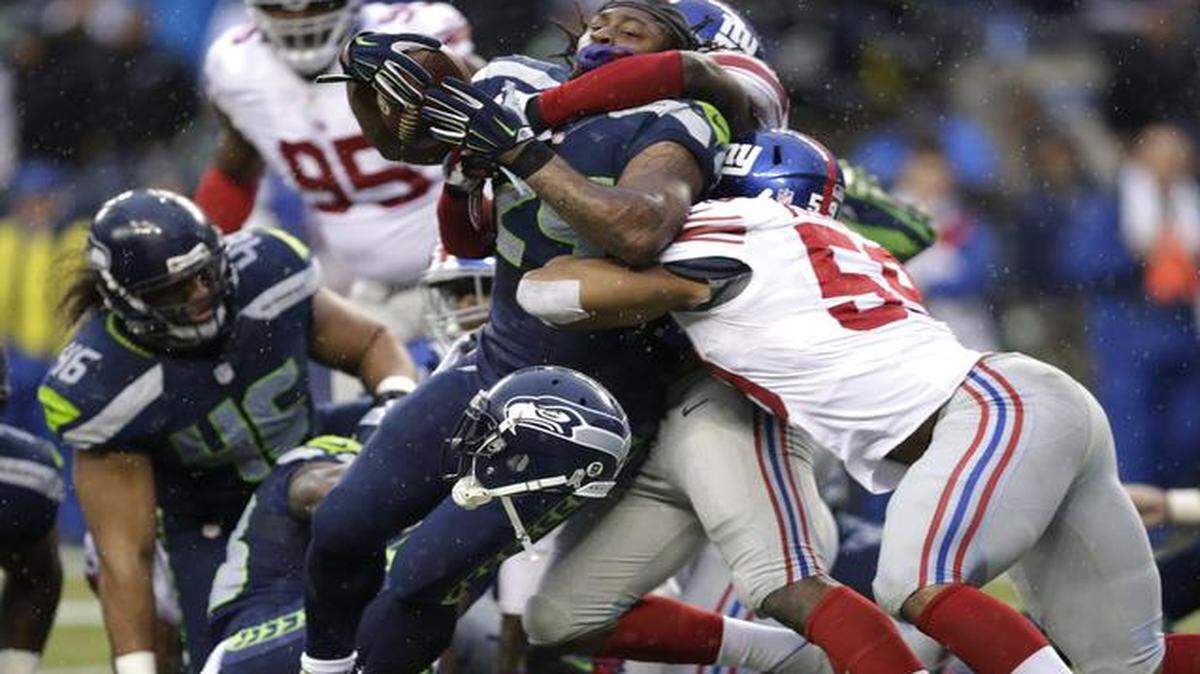 
Seattle’s Marshawn Lynch lost his helmet as he battled for yards against the New York Giants last Sunday.
