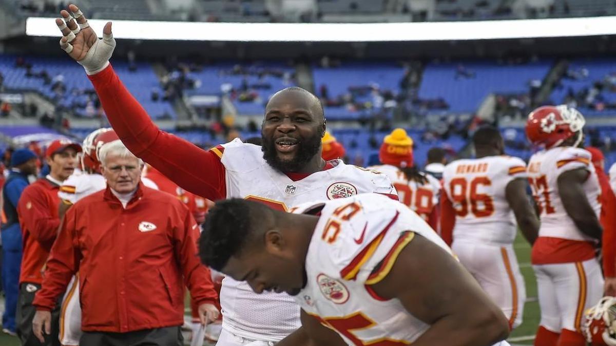 Kansas City Chiefs outside linebacker Tamba Hali didn’t seem to be in much pain as he celebrated with fans following the 34-14 win over the Baltimore Ravens on Sunday. But the next day it was discovered he had a broken thumb, and he had surgery Tuesday.