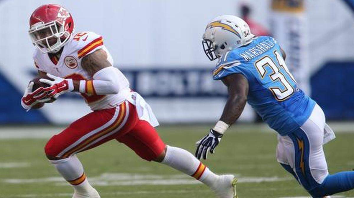
Kansas City Chiefs wide receiver Albert Wilson tried to keep away from Chargers cornerback Richard Marshall during last Sunday’s game.
