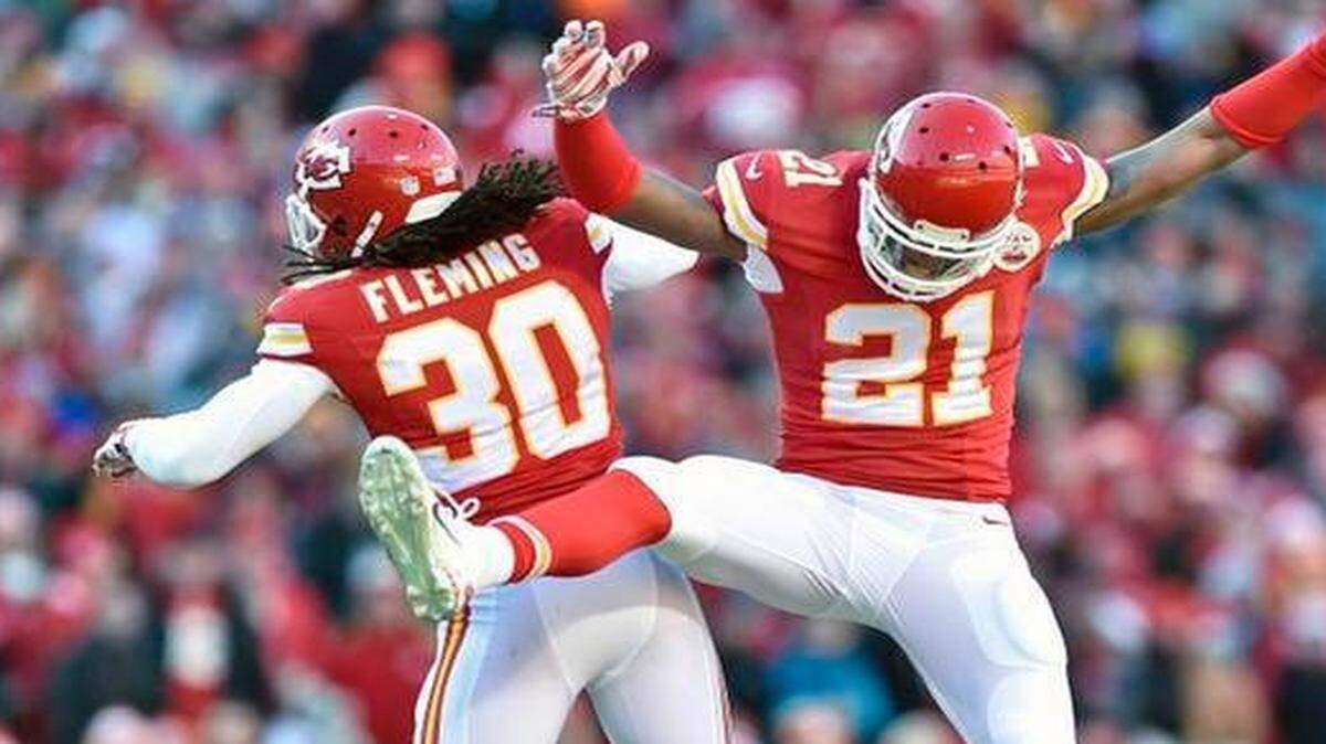 
Chiefs defensive backs Jamell Fleming (left) and Sean Smith celebrated after Fleming broke up a third-down pass in the closing seconds of the third quarter Sunday against the Chargers at Arrowhead Stadium.
