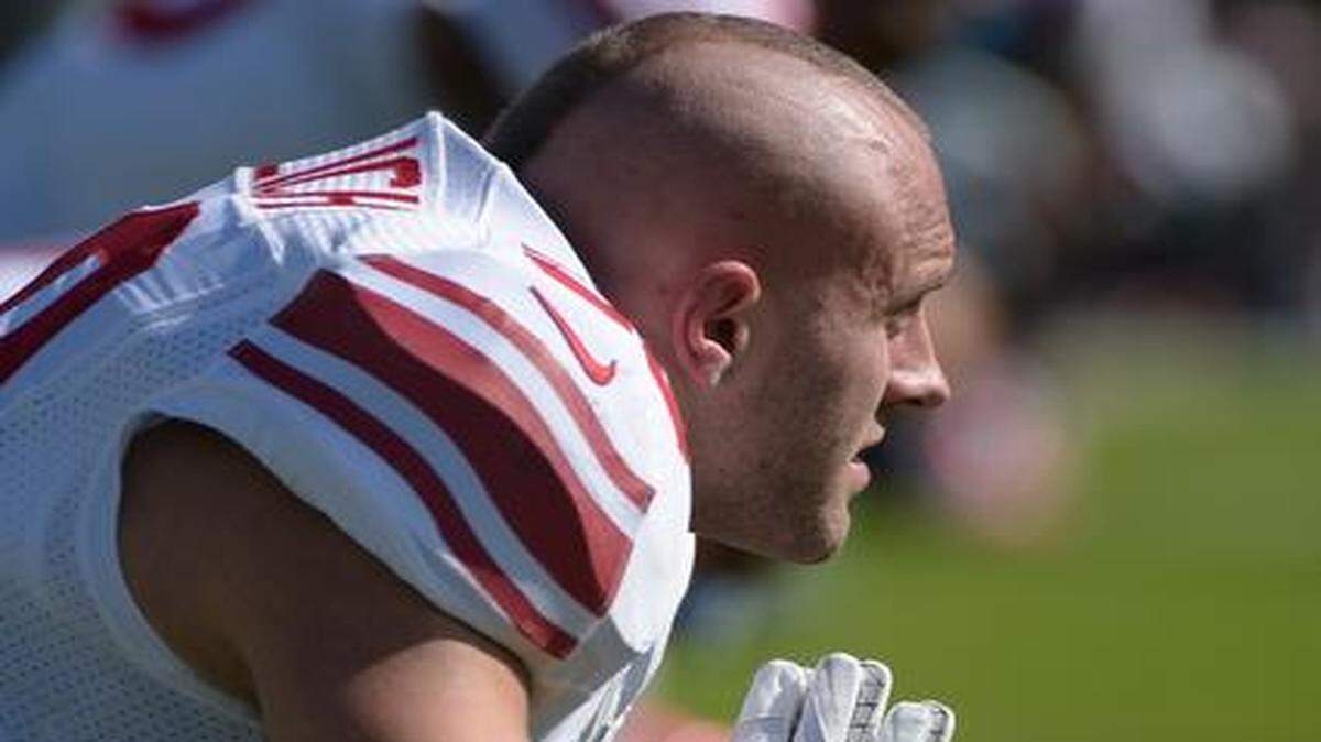 
New York Giants linebacker Mark Herzlich, who beat cancer in 2009 and returned to the football field a year later, is pulling for the Chiefs safety, who has been diagnosed with Hodgkin lymphoma, to make a full recovery. Herzlich remembers chemotherapy being a tiring, grueling process, physically and mentally, but says the importance of support of teammates and family is immeasurable.
