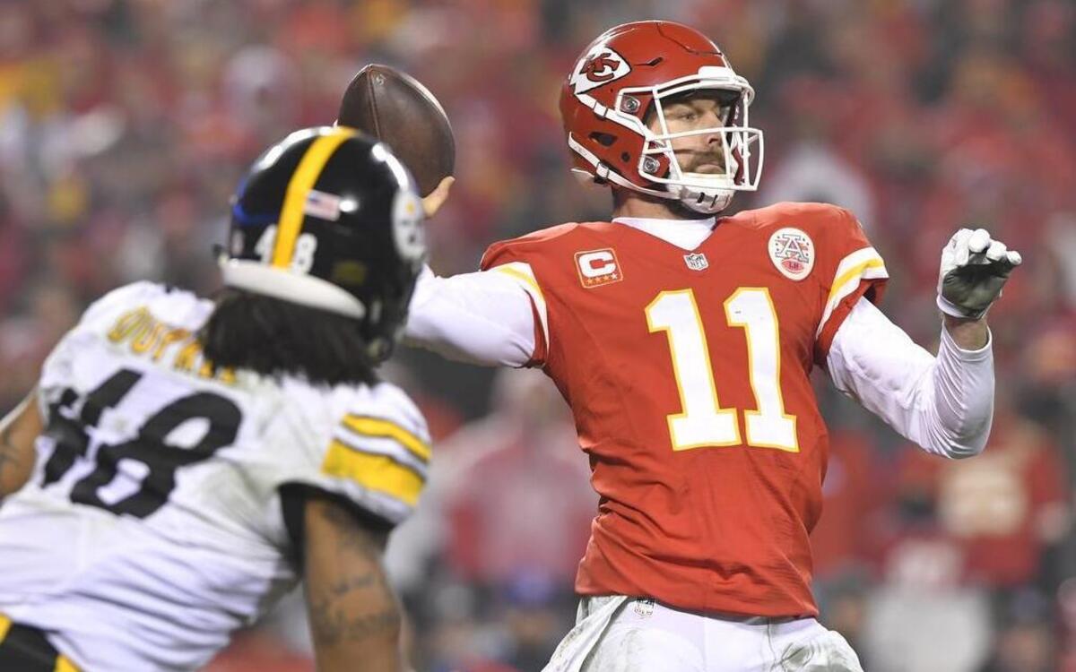 Kansas City Chiefs quarterback Alex Smith threw a pass in the third quarter during Sunday's AFC Divisional Playoff game between the Kansas City Chiefs and Pittsburgh Steelers at Arrowhead Stadium in Kansas City, Mo.