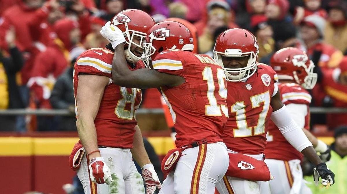 Kansas City Chiefs tight end Travis Kelce (left), wide receiver Jeremy Maclin (center) and receiver Chris Conley celebrated after Kelce scored a touchdown in the second quarter on Sunday.