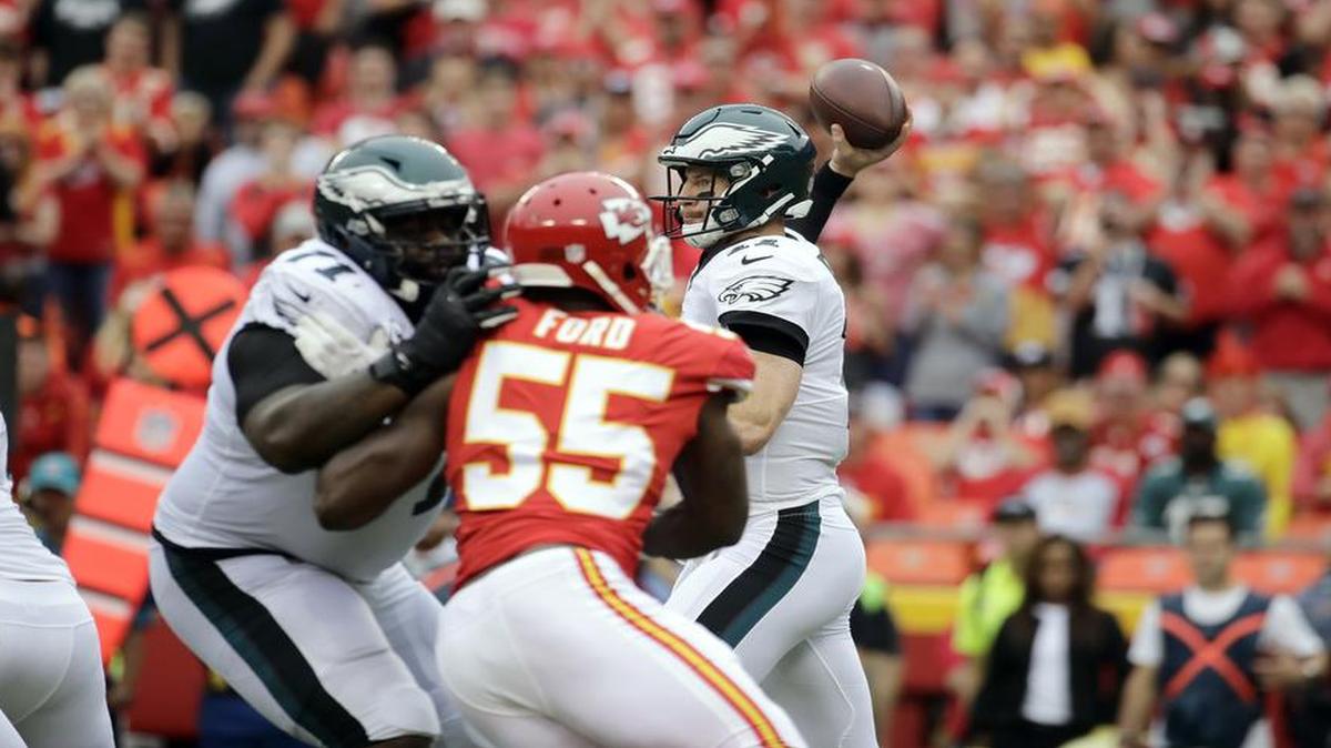 Chiefs linebacker Dee Ford, shown here in pursuit of quarterback Carson Wentz in the Chiefs’ victory over the Eagles on Sept. 17, is dealing with an injured back and missed his second practice this week ahead of Monday’s game against Washington.