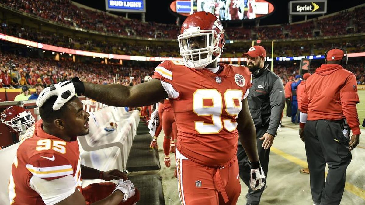 Chiefs defensive end Rakeem Nunez-Roches (right) congratulated defensive end Chris Jones in the closing minute of the Chiefs’ 30-13 win over the Los Angeles Chargers on December 16, 2017 at Arrowhead Stadium.