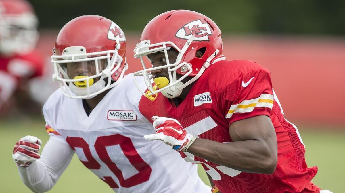 
Chiefs receiver Frankie Hammond, right, is hoping to solidify a place on the team with a strong training camp.
