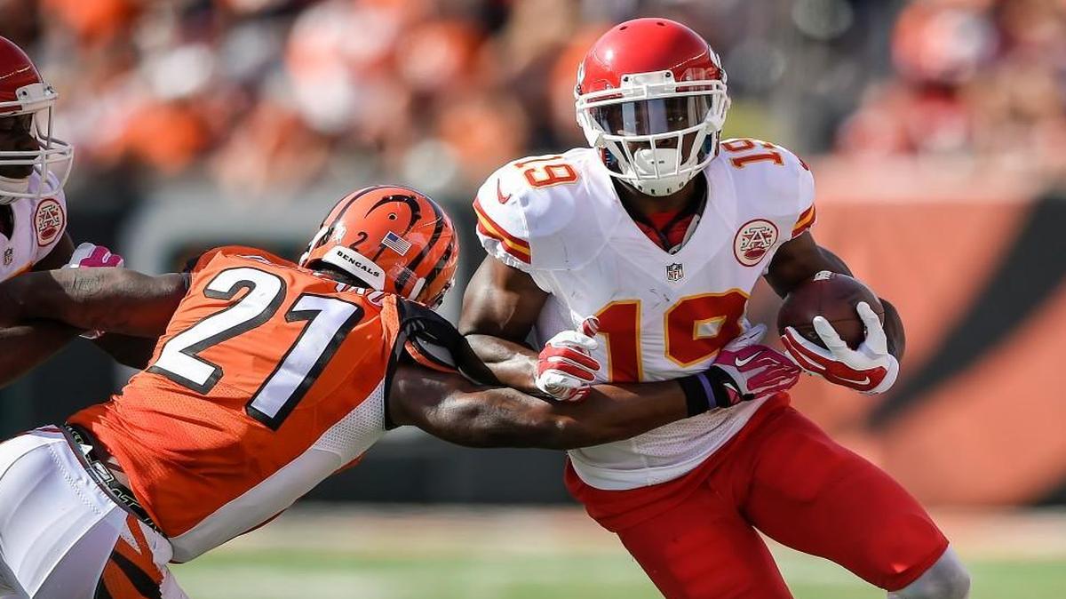 Chiefs wide receiver Jeremy Maclin was tackled by Cincinnati Bengals cornerback Darqueze Dennard (21) after one of Maclin’s 11 catches for 148 yards on Oct. 4 at Paul Brown Stadium.