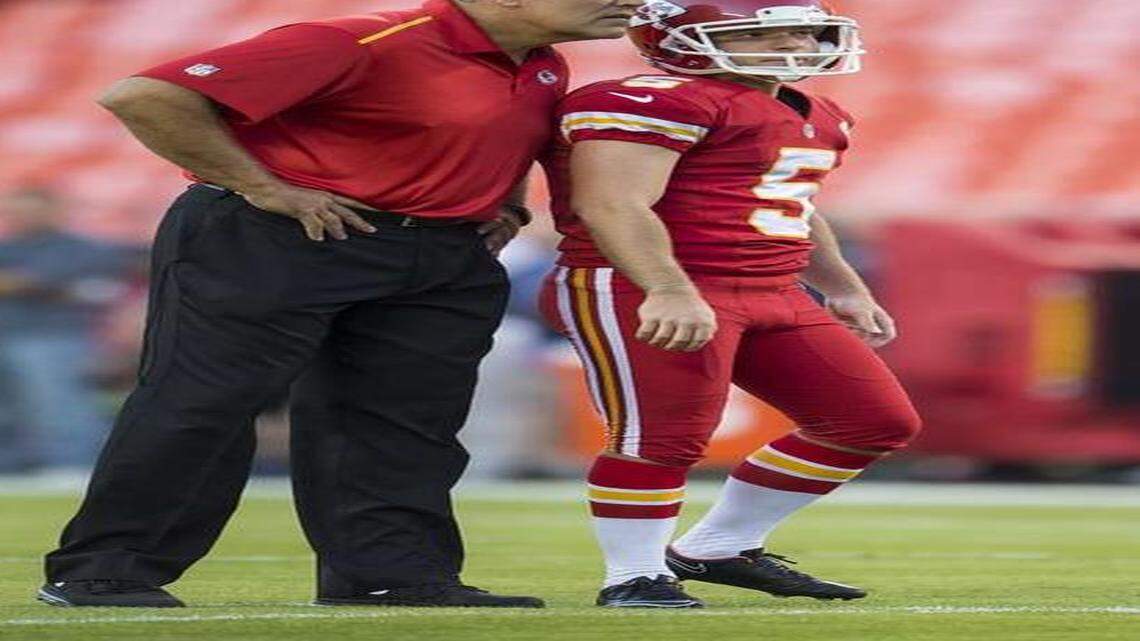 
Chiefs special-teams coach Dave Toub (left) has been behind rookie kicker Cairo Santos this season, especially when Santos got off to a rocky start.
