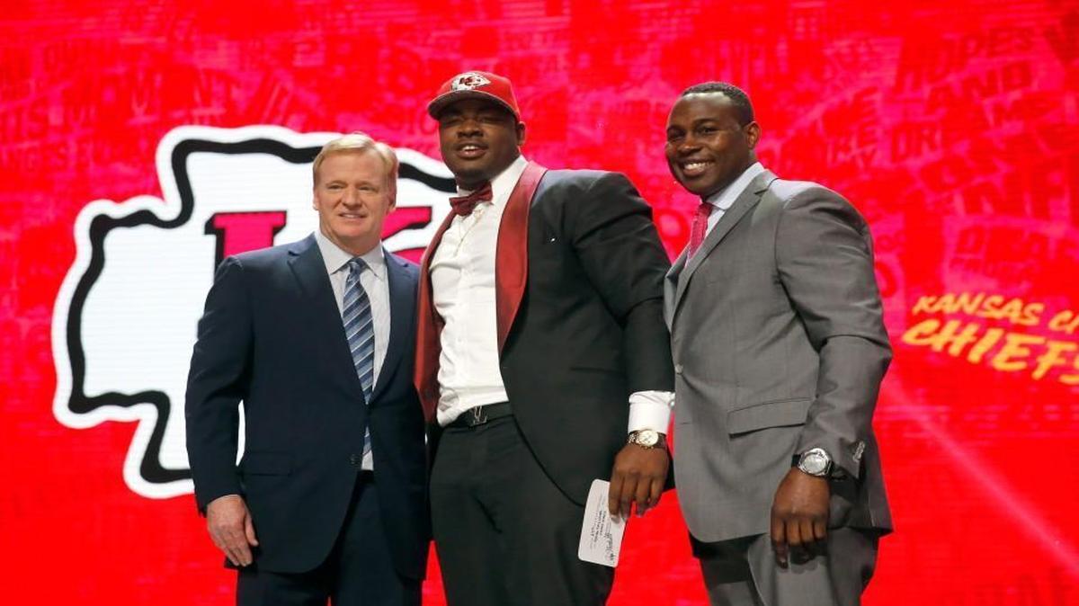 Mississippi State’s Chris Jones posed with NFL commissioner Roger Goodell (left) and former Chief Tony Richardson after being selected by the Chiefs as the 37th pick in the 2016 NFL football draft Friday in Chicago.