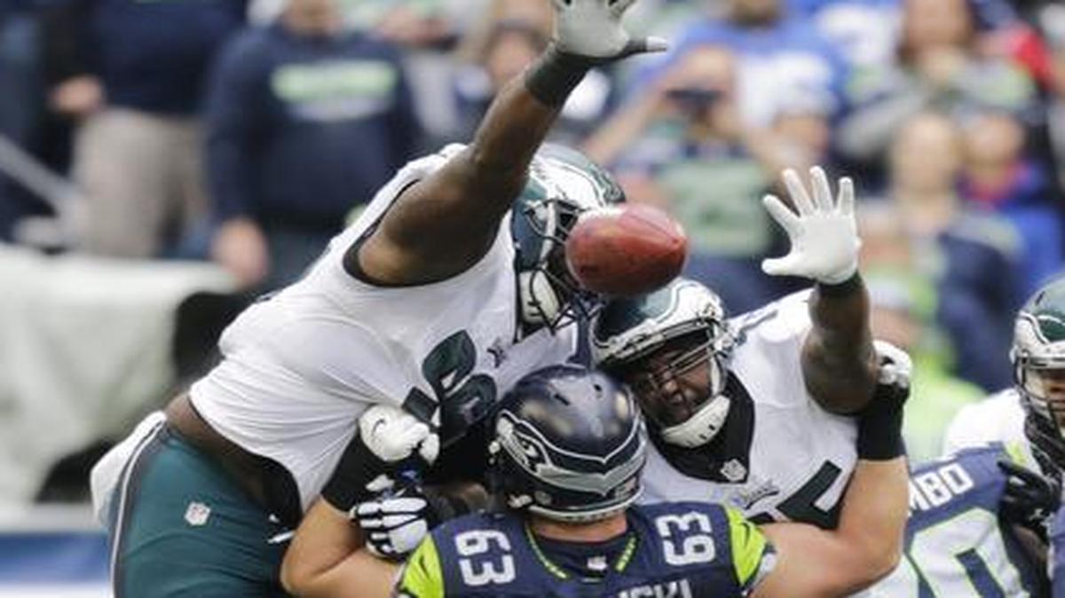 Eagles defensive tackle Bennie Logan (upper left) blocked an extra-point attempt by Seahawks kicker Steven Hauschka on Nov. 20, 2016, in Seattle.