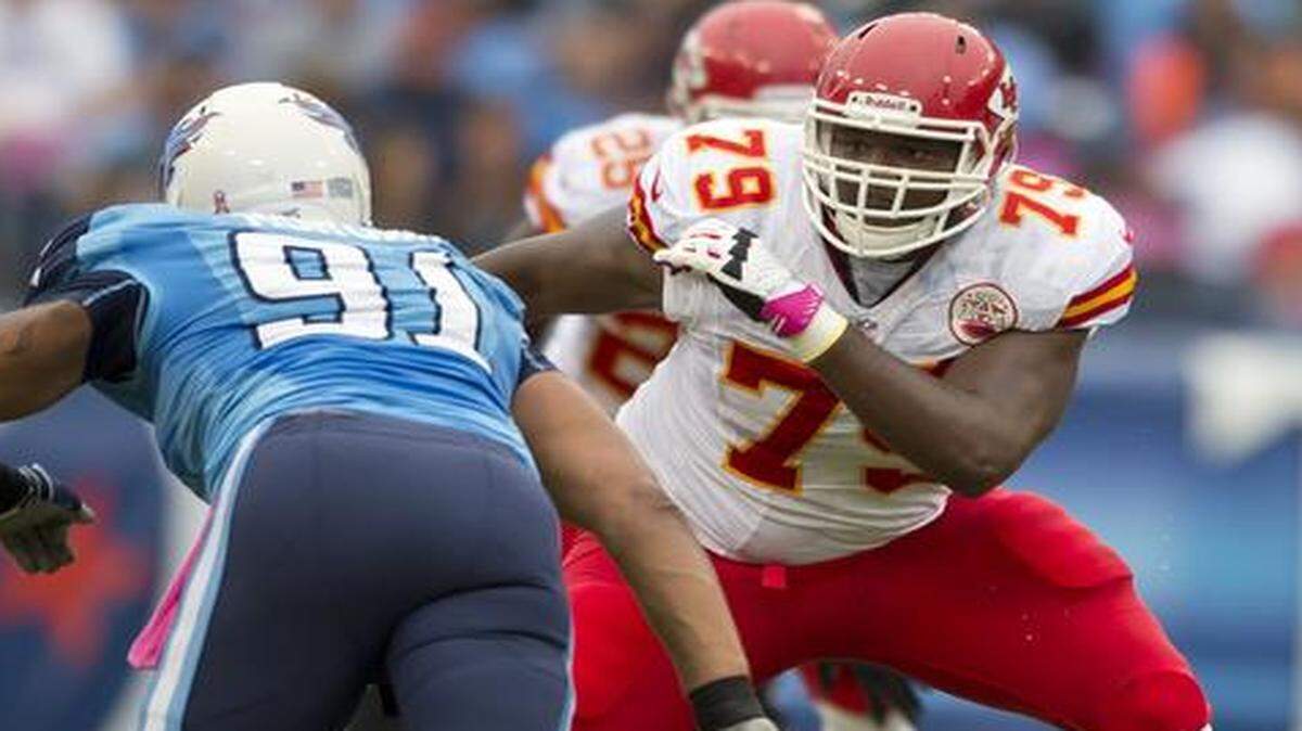 
Kansas City Chiefs tackle Donald Stephenson was suspended by the NFL for violating the NFL’s policy on performance-enhancing substances.

