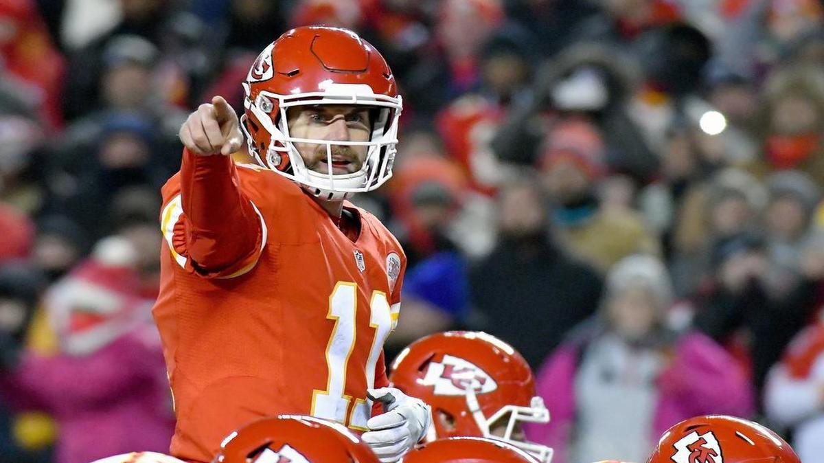Kansas City Chiefs quarterback Alex Smith signals during the fourth quarter of the Chiefs’ game against the Oakland Raiders earlier this month at Arrowhead Stadium in Kansas City, Mo.