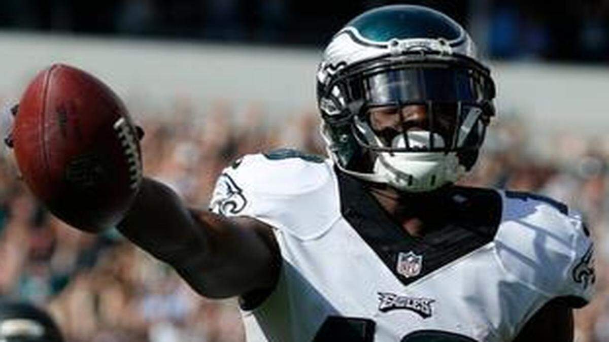 
Wide receiver Jeremy Maclin is a former first-round pick who made 85 catches for 1,318 yards and 10 touchdowns in 16 starts after missing all of 2013 with a torn ACL in his right knee.
