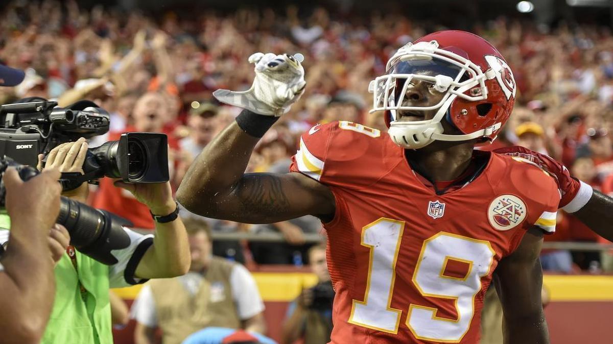 
Jeremy Maclin caught a touchdown pass from Alex Smith in the first half Friday, putting an end to Smith’s 594-day streak without throwing a touchdown to a wide receiver.


