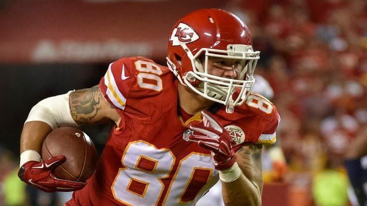 
Chiefs tight end James O’Shaughnessy ran with the ball after making a catch in Thursday’s game against the Broncos.
