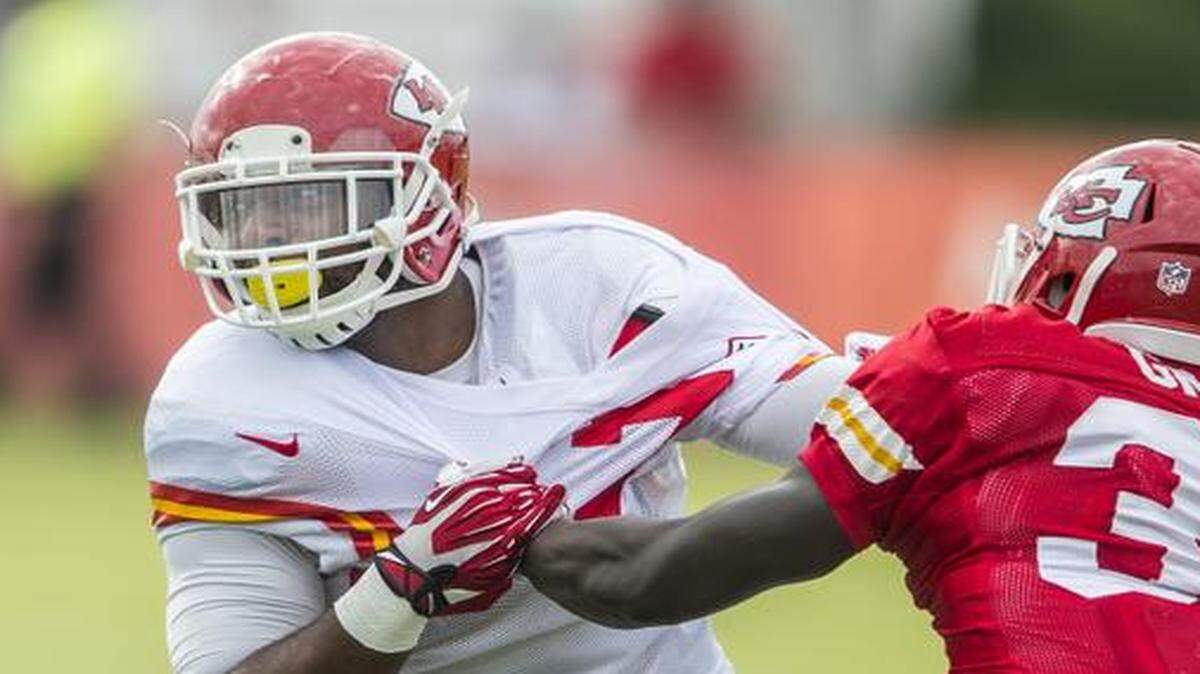 
Kansas City Chiefs linebacker Nico Johnson (left) is relegated to the scout team despite being a fourth-round pick in 2013.


