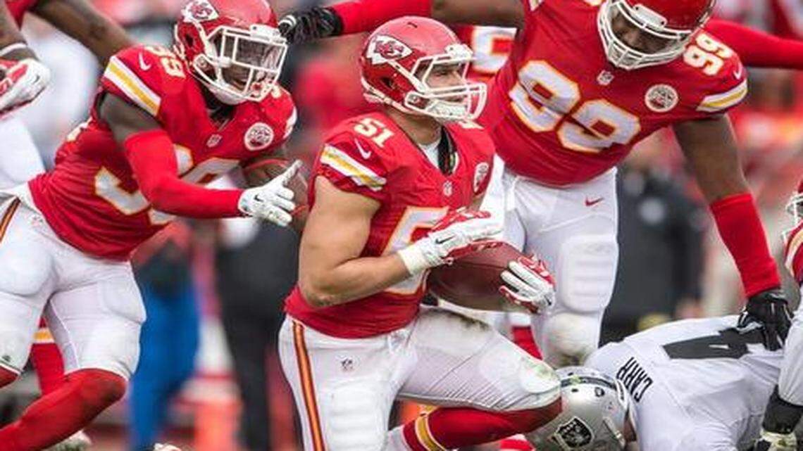 
Chiefs linebacker Frank Zombo (center) recovered the ball after Raiders quarterback Derek Carr fumbled the snap in the third quarter of Sunday’s game.
