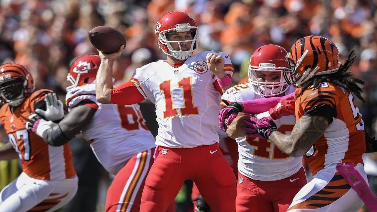 
Chiefs quarterback Alex Smith seemed to develop better rapport with his receivers last weekend, especially newcomer Jeremy Maclin.
