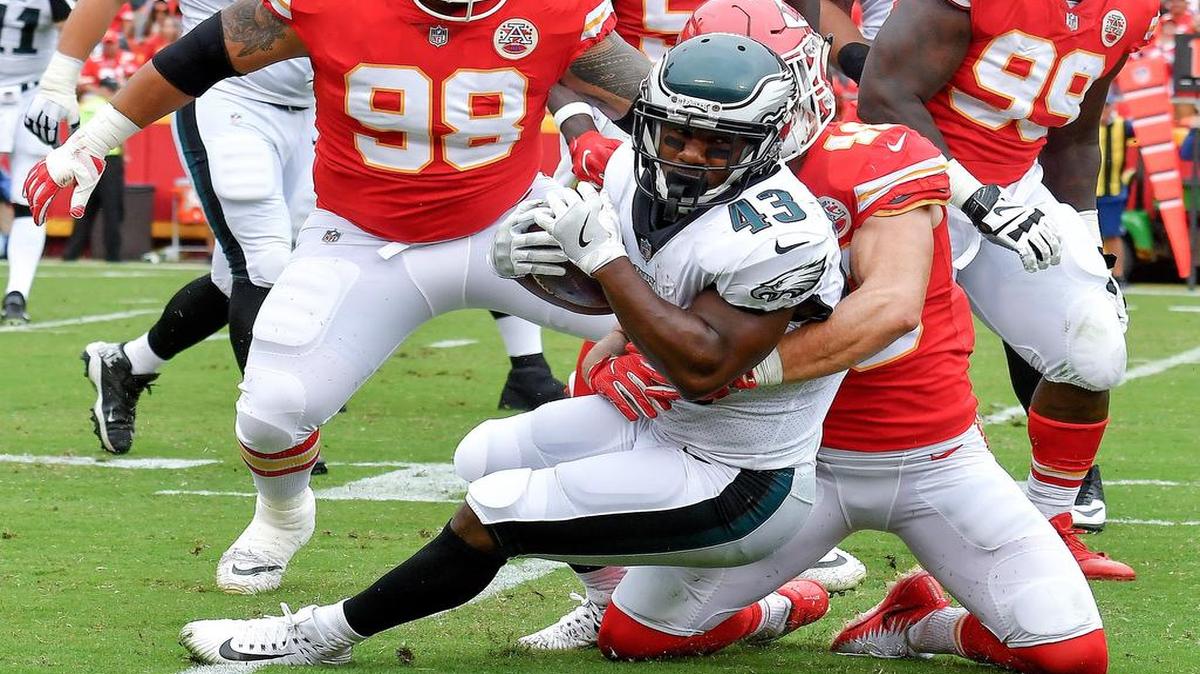 Eagles running back Darren Sproles, a former Olathe North and Kansas State star, ran for 48 yards against the Chiefs on Sunday at Arrowhead Stadium.