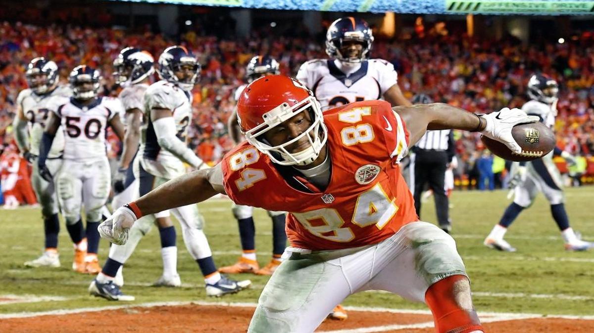 Chiefs tight end Demetrius Harris celebrates his fourth-quarter touchdown reception from nose tackle Dontari Poe on Dec. 25 against the Broncos at Arrowhead Stadium.